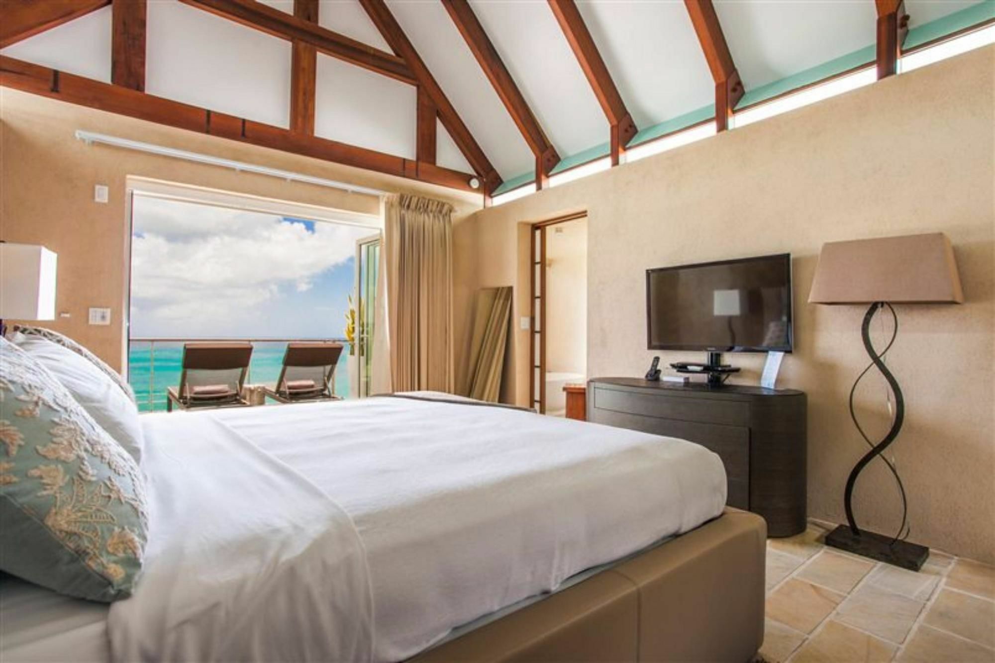 Ceblue Villas The Valley Exterior photo
